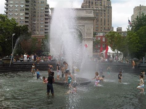 The Washington Square Park fountain. | Washington square park ...