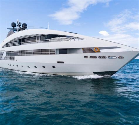 Ocean Emerald Yacht Charter Details, Rodriquez Cantieri Navali | CHARTERWORLD Luxury Superyachts