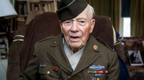 Purple Heart ceremony 30 years in the making for WWII vet - Newsday