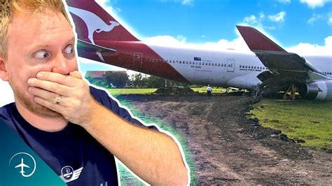 WHY did This Airplane MISS the RUNWAY? | Qantas flight 001 - YouTube