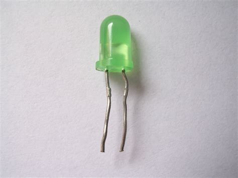 File:Diodo LED verde.jpg - Wikipedia