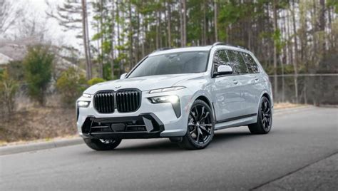 Discover Sophistication in the 2024 BMW X7 in Brooklyn Grey - BMW.SG