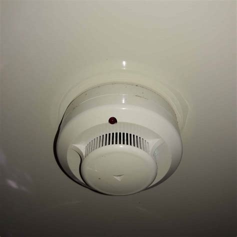 Smoke Detector Blinking: Troubleshooting and Maintenance