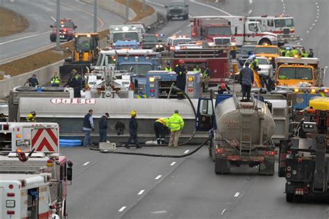 Car driver charged in crash that overturned tanker on I-95 - WTOP News