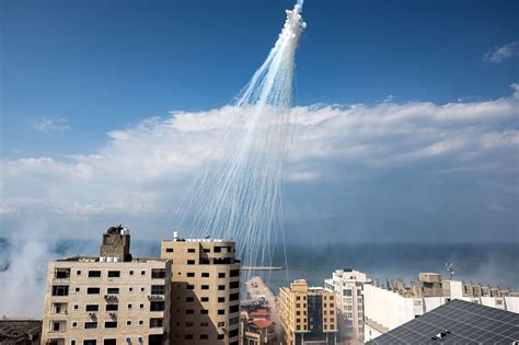 Human Rights Watch Reports Israel's Use of White Phosphorus in Gaza and Lebanon