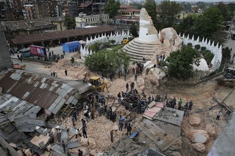 Earthquake Devastates Nepal, Killing More Than 1,900 - The New York Times