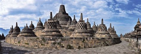 Elements Of Sculpture Borobudur : This famous buddhist temple, dating from the 8th and 9th ...