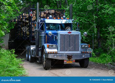 Tractor Trailer Truck Hauling Logs Editorial Stock Photo - Image of road, tractor: 72422643