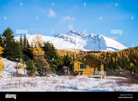 Mount assiniboine lodge hi-res stock photography and images - Alamy