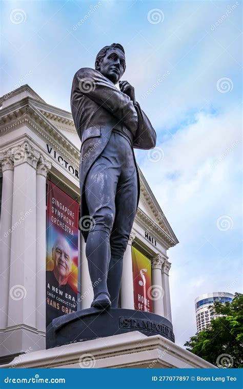 Statue Of Stamford Raffles At Singapore River Editorial Image | CartoonDealer.com #138363154