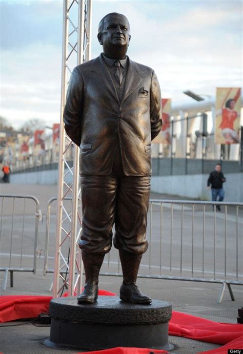 Dennis Bergkamp Statue To Be Erected At Arsenal's Emirates Stadium ...