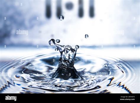 Beautiful high speed image of a water drop experiment Stock Photo - Alamy