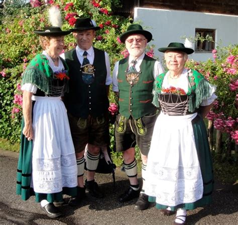 Bavarian dancers step high during Oktoberfest in Berea | cleveland.com