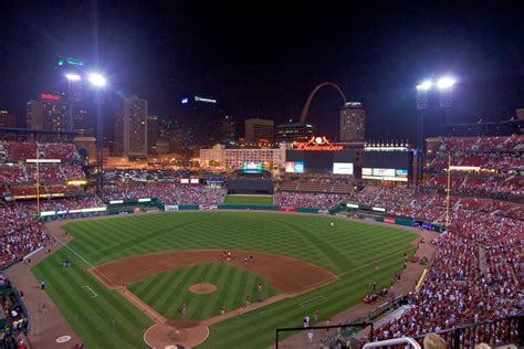 Busch stadium at night | Karen Blaha | Flickr