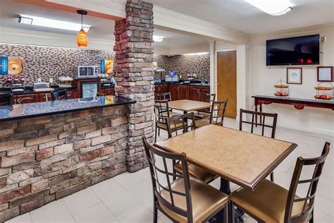 Best Western Inn & Suites of Macon Macon | Bookonline.com