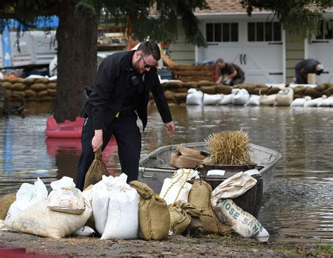 Montana floodwaters near highest level in 100 years