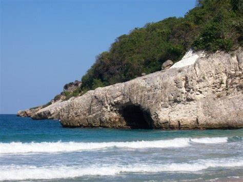 The beaches in Jeremie, Haiti. I've been in that cave. Amazing! | Haïti