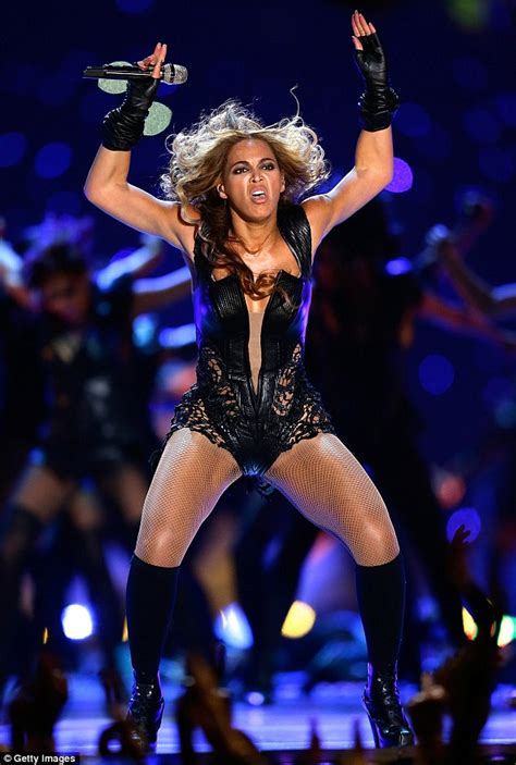 Beyonce is caught unawares in yet another series of awkward concert snaps | Daily Mail Online