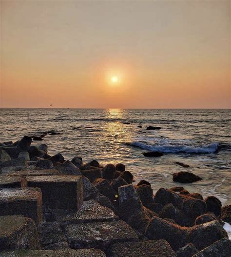 Goa Anjuna beach - Goan local guide, Nightlife, Location