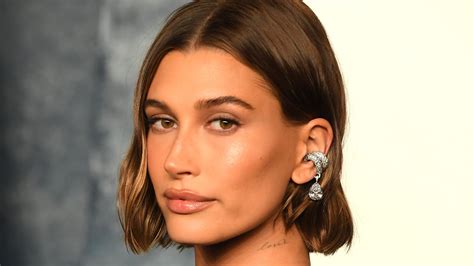 Hailey Bieber's Manicure Looks More Like Big Pink Pearls Than ...