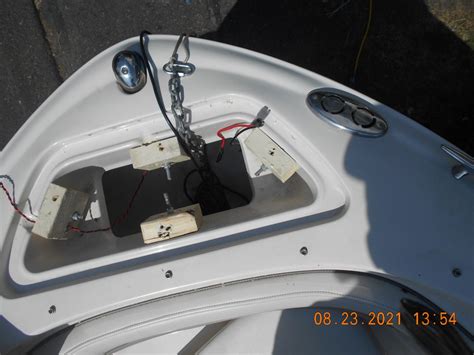 Electric Anchor on bow | Club Sea Ray