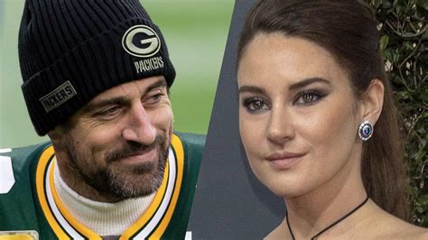 Shailene Woodley Gives Sneaky Glimpse Of Aaron Rodgers' Engagement Ring - The Blast