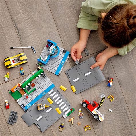 LEGO 60306 Shopping Street - Building Blocks