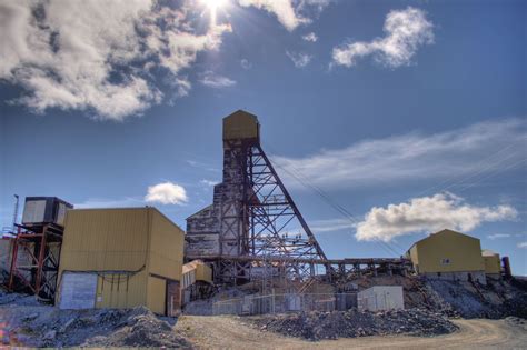 File:Mine Building Giant Mine Yellowknife Northwest Territories Canada 12.jpg - Wikipedia, the ...
