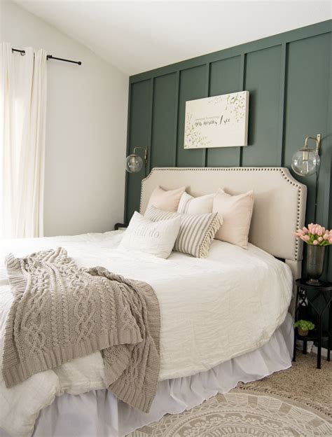 37 Lovely Guest Bedrooms Decoration Ideas - HMDCRTN