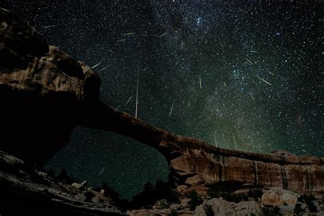 Natural Bridges National Monument's Night Sky During the Perseid Meteor Shower [1620x1080][OC ...