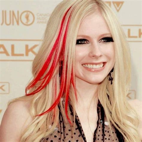 Avril Lavigne | Blonde hair red streaks, Dark skin blonde hair, Blonde hair black girls