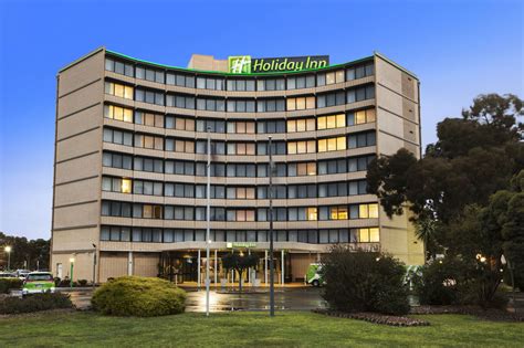 Travelodge 'tri-arc' hotels around the world - Waking up in Geelong