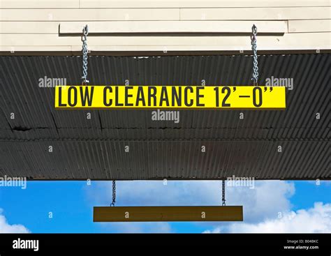 low clearance parking sign Stock Photo - Alamy