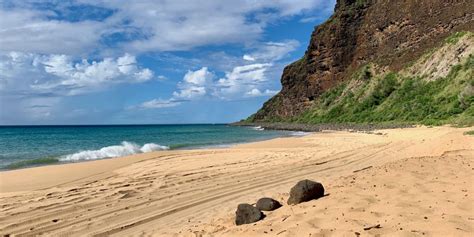 The Ultimate Guide to Polihale State Park - Travel Makes Happy