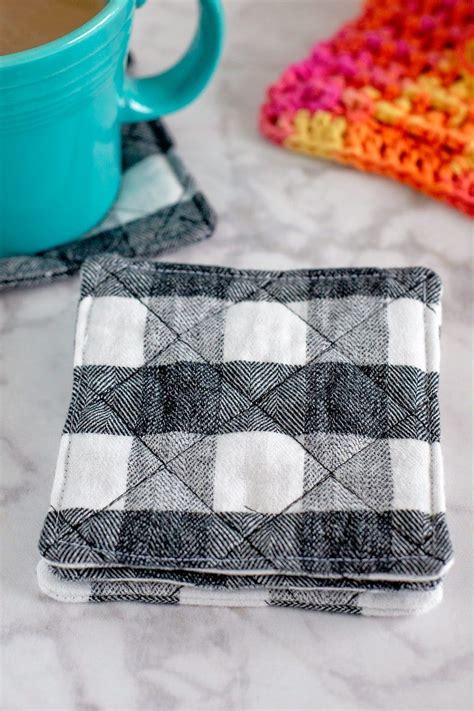 How to Make a Mug Rug: this quick and easy, free mug rug pattern is made with pre-quilted fabric ...