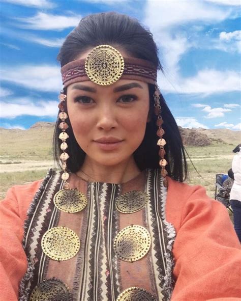 Kazakhstan | Kadın, Moda stilleri, Kadın olmak