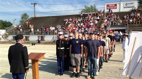 Photos: Military swearing in