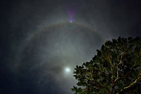 Why Do We Sometimes See a Ring Around the Moon? - Universe Today