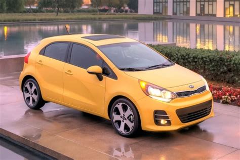 Used 2017 Kia Rio SX Hatchback Review & Ratings | Edmunds