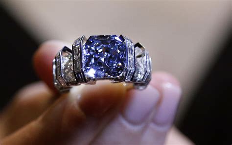 Blue diamond ring could fetch $25 million - CBS News