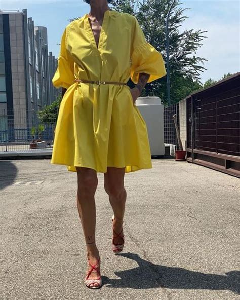Actualizar 61+ imagen outfit yellow dress - Abzlocal.mx