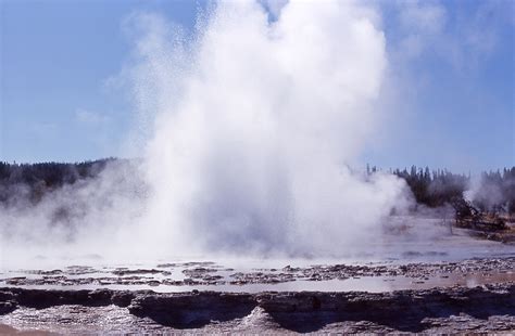 Yellowstone History: Great Fountain Geyser - Yellowstone Insider