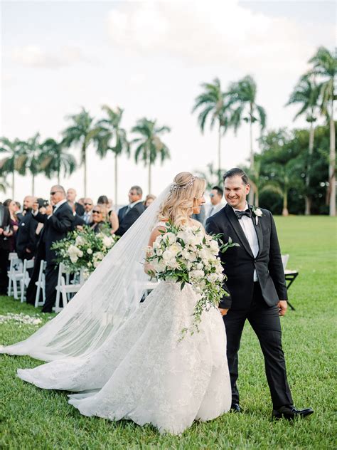 Tropical, elegant wedding at the Deering Estate | Merari Teruel Photography