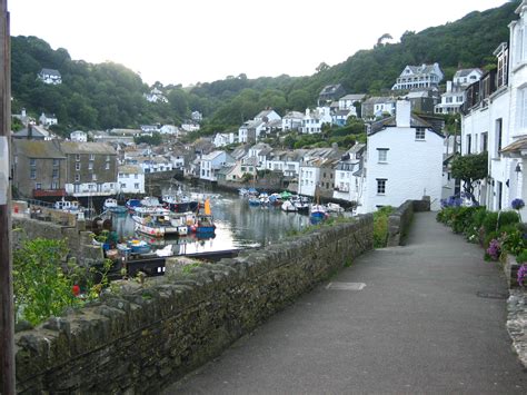 Polperro Beach - Photo "path down to polperro" :: British Beaches