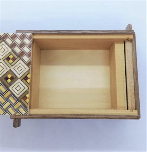 5060804934319 JAPANESE PUZZLE BOX 4 SUN 14 STEPS KOYOSEGI / WALNUT