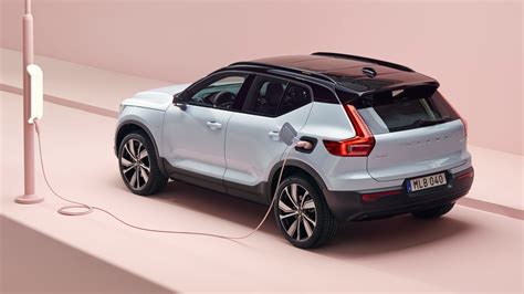 Volvo starts production their new XC40 electric car