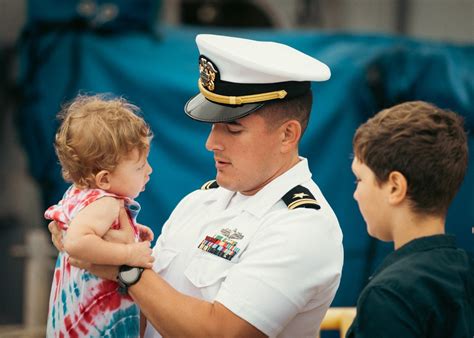 DVIDS - Images - USS CARNEY (DDG 64) DEPARTS FOR DEPLOYMENT [Image 6 of 8]