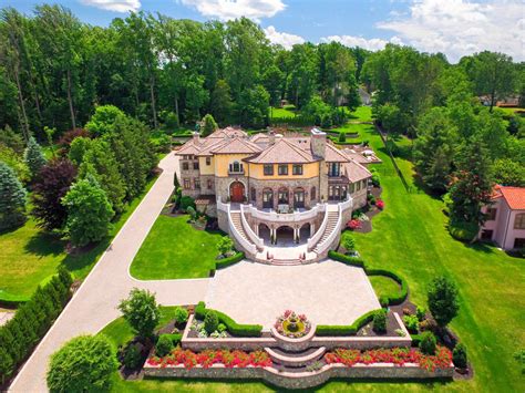 This Sprawling New Jersey Estate is Filled with Tuscan-Style Details ...