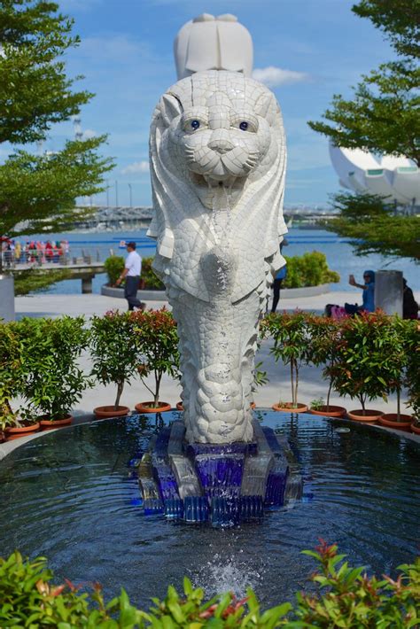 Miniature Merlion fountain at One Fullerton by the Marina … | Flickr