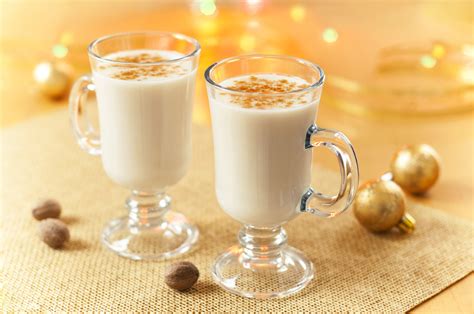 Easy Spiced Bourbon Eggnog Recipe for a Party